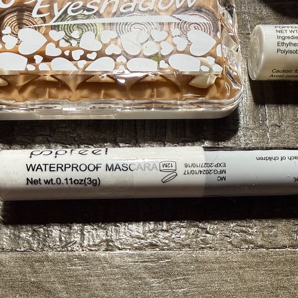 Beauty Bundle! Makeup and Beauty Set with Pink Accessories - Picture 5 of 7